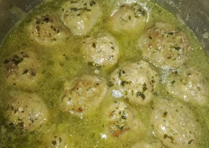 Albóndigas en salsa verde Receta de Axlrose- Cookpad