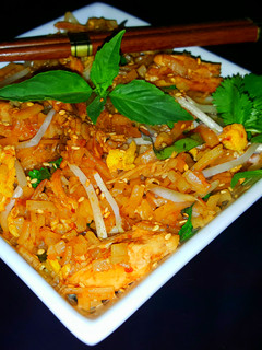 A picture of Mike's Chicken Pad Thai.