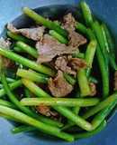 Bò xào ngồng tỏi