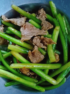Hình của món Bò xào ngồng tỏi.