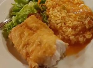 Foto de Medalhões de Pescada com Arroz de Tomate