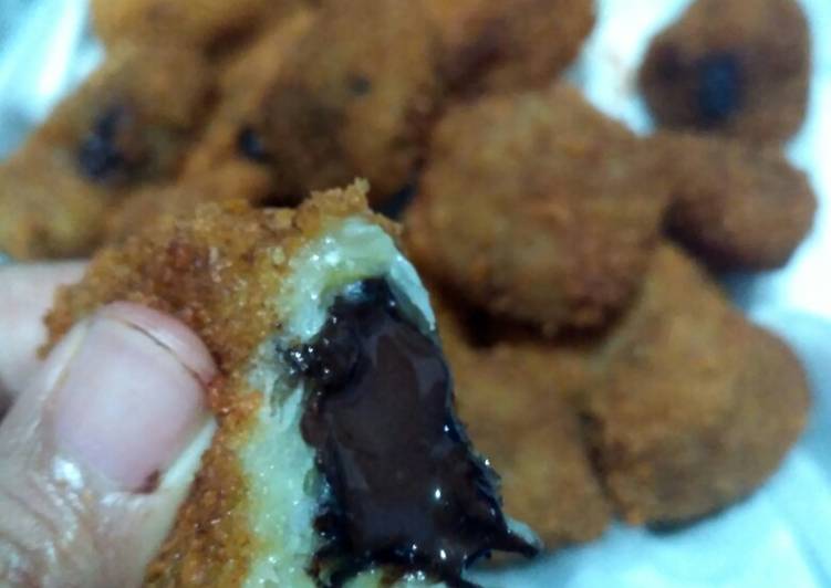 Bola pisang coklat lumer