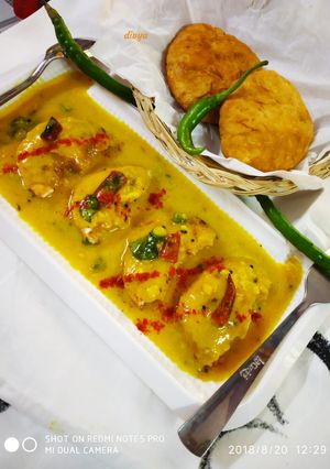 A picture of Moong dal kachori in kadhi.