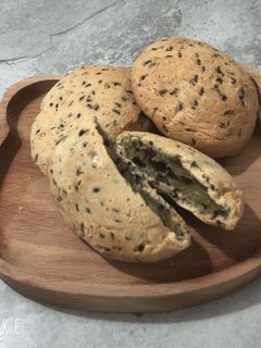 Hình của món Bánh mì mè đen Hàn Quốc.