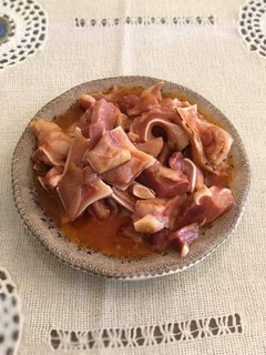 Una foto de Orejas en salsa