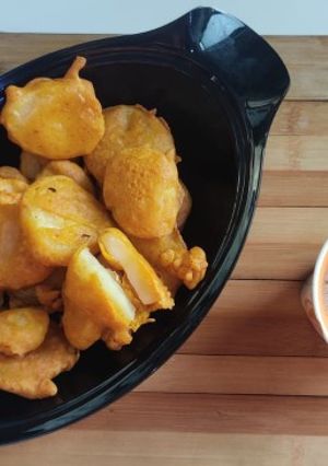 आलू पकौड़े विद चाय (aloo pakora with chai recipe in Hindi) रेसिपी मुख्य फोटो