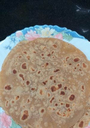 A picture of Kashmiri Wheat Roti.