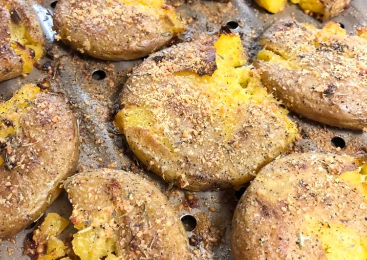 Recipe: Perfect Smashed Garlic Potatoes