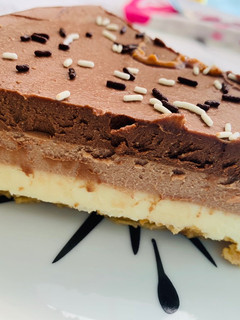 Una foto de Tarta tres chocolates 🍫🍫🍫