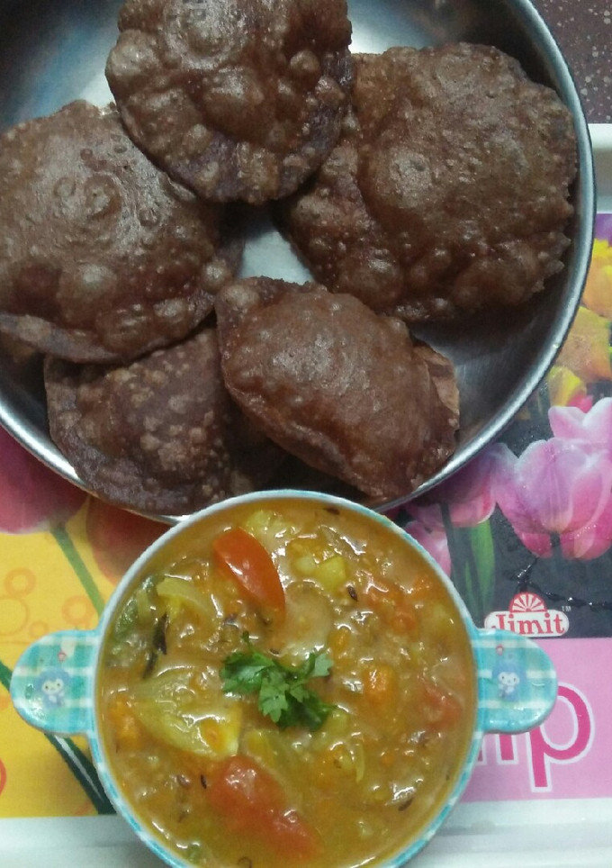 கேழ்வரகு பூரி & கேரட் உ௫ளைக்கிழங்கு மசால் (Kezhvaragu poori & ma செய்முறை முக்கிய புகைப்படம்