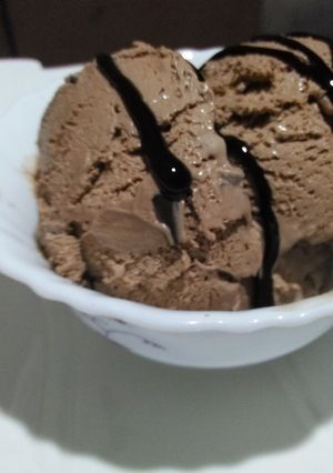 A picture of Homemade chocolate chip ice cream.