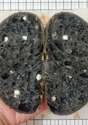 Foto resep Charcoal Jinten Hitam Italian Herbs Cheese Sourdough Bread