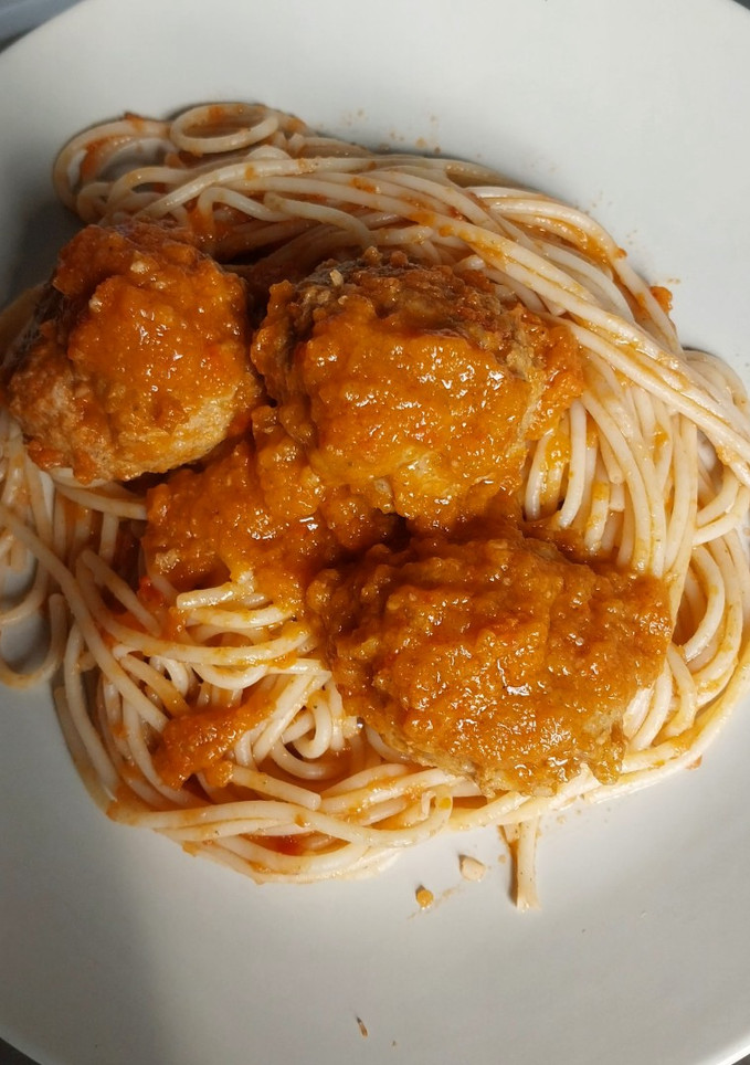 Una foto de Espagueti con albóndigas 🧆 😛👌¡Súper fácil!