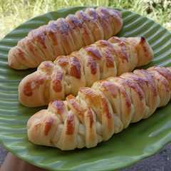 A picture of Roti manis isi.