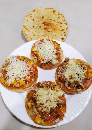 મેક્સિકન ભાખરી પિઝા રેસીપી મુખ્ય ફોટો