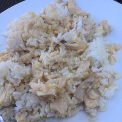 A picture of Casserole of rice and chicken.