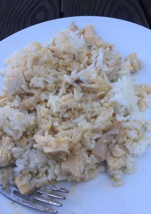 A picture of Casserole of rice and chicken.