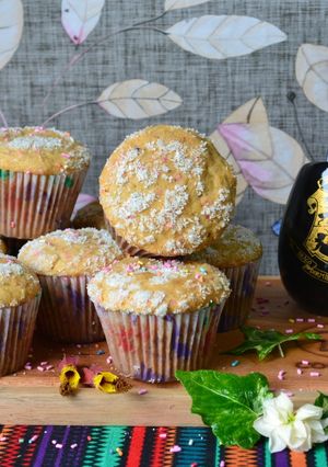 Una foto de Muffins de banana y dulce de leche con cubierta azucarada de coco🥳