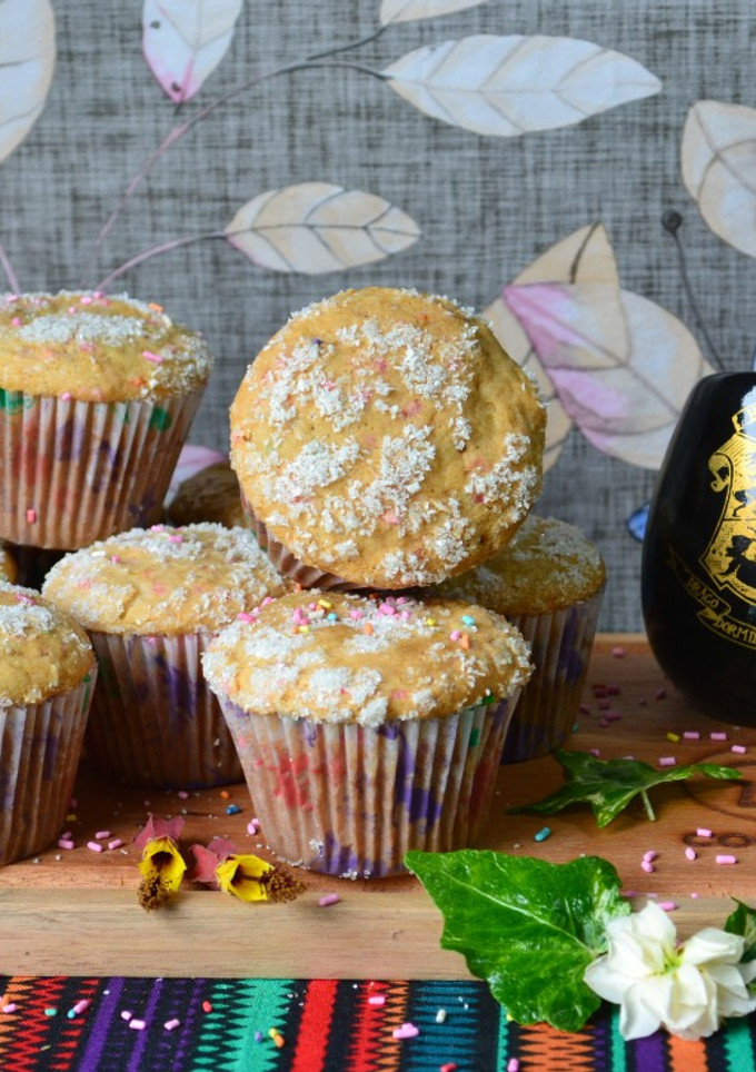 Una foto de Muffins de banana y dulce de leche con cubierta azucarada de coco🥳