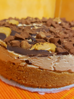 Una foto de Cheesecake de crema de cacahuete y chocolate