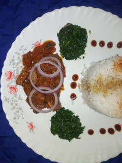 A picture of Braised rice with mutton stew and fried kales.