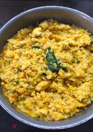 Foto principal de Arroz con pollo y verduras de temporada