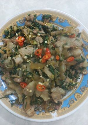 Hình của món Thịt heo mọi xào sả, ớt, lá lốt.
