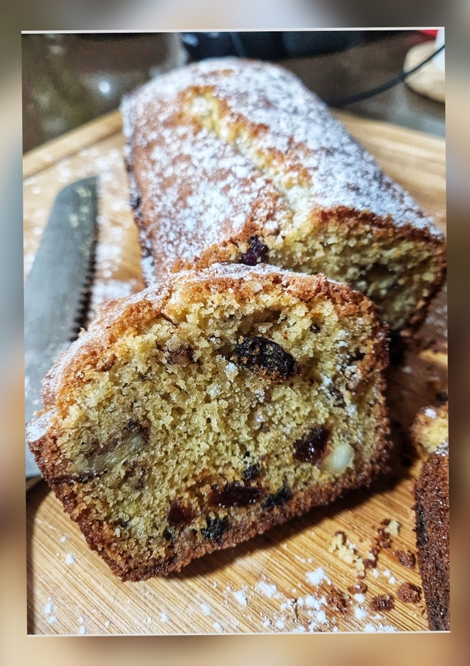 Una foto de Budín con nueces, arándanos y pasas