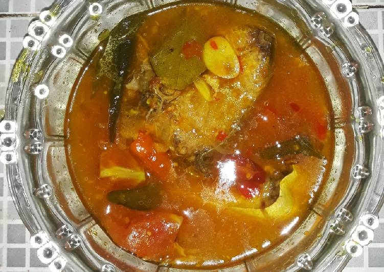 Cara Membuat Ikan Kuwe Kuah Asam Pedas Daun Kari Yang Renyah
