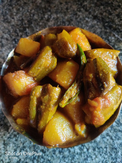 পটল আলুর তরকারি (Potol aloor tarkari recipe in Bengali) রেসিপির প্রধান ছবি