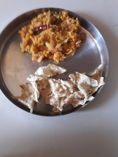 વઘારેલી ખીચડી (Vaghareli Khichdi Recipe In Gujarati) રેસીપી મુખ્ય ફોટો