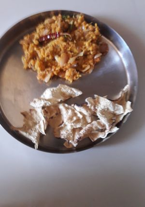 વઘારેલી ખીચડી (Vaghareli Khichdi Recipe In Gujarati) રેસીપી મુખ્ય ફોટો
