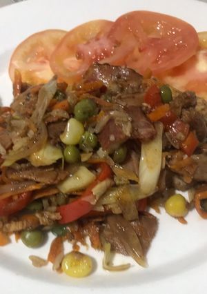 Una foto de Mix de carnes con vegetales