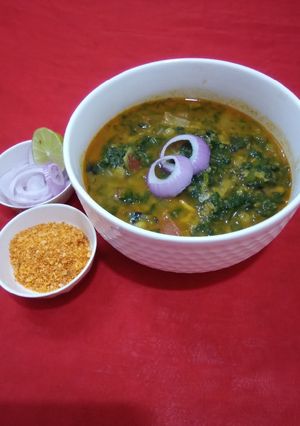 A picture of Dal palak.