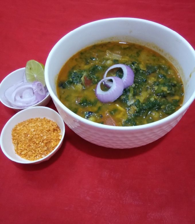 A picture of Dal palak.