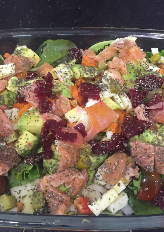 Una foto de La ensalada perfecta: rica, completa y saludable (25 ingredientes)
