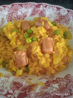 Una foto de Arroz con salchichas