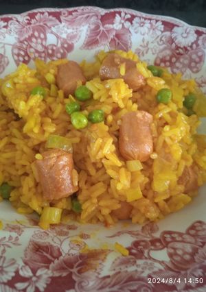 Una foto de Arroz con salchichas