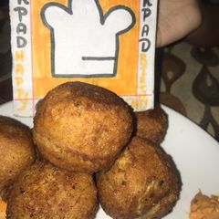 A picture of Potatoes cheese ball.