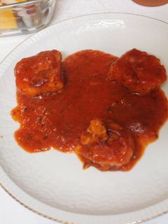 Una foto de Medallones de meluza con tomate frito de bote