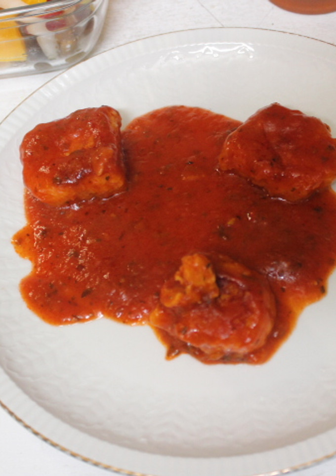 Una foto de Medallones de meluza con tomate frito de bote