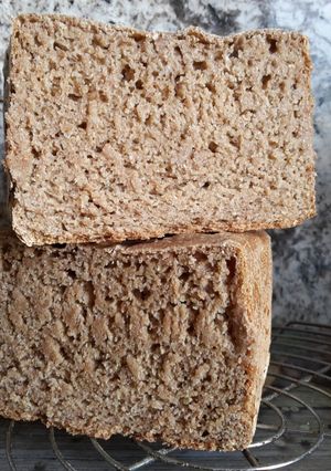 Una foto de Pan de centeno 100% integral bio con masa madre de centeno (en panificadora)