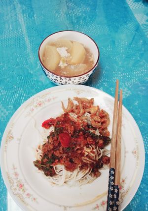 รูปของ ราดหน้าหมี่น้ำพริกอ่อง