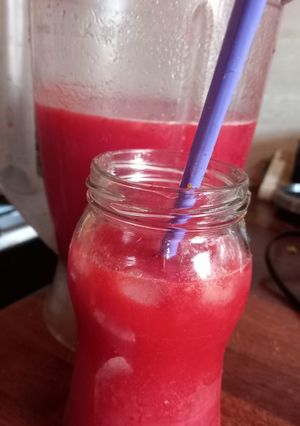 Una foto de Licuado de remolacha y zanahorias muy fresco y natural