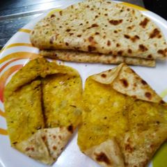 A picture of Chicken paratha.