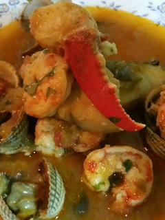 Una foto de Caldereta de bogavante, bacalao y berberechos
