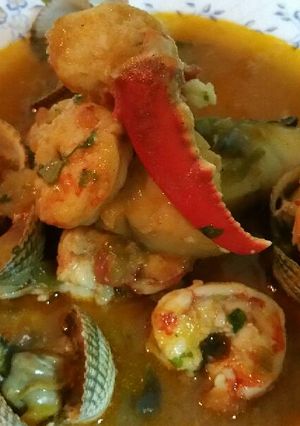 Una foto de Caldereta de bogavante, bacalao y berberechos 