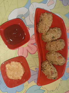 A picture of Maggi Rolls.