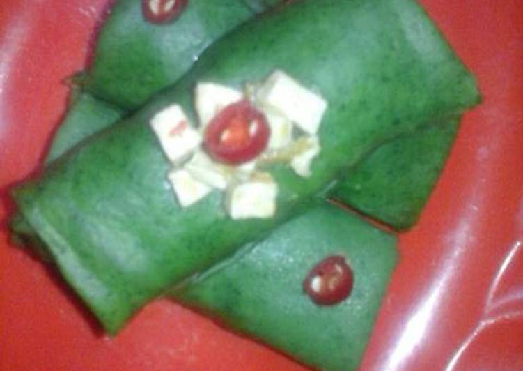 Dadar Gulung Bayam Isi Tahu