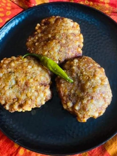 फलाहारी साबूदाना वड़ा (falahari sabudana vada recipe in Hindi) रेसिपी मुख्य फोटो